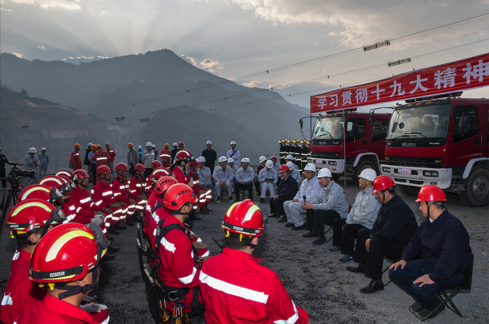 卢纯赴金沙江水电工程建设一线宣讲十九大精神纪实 