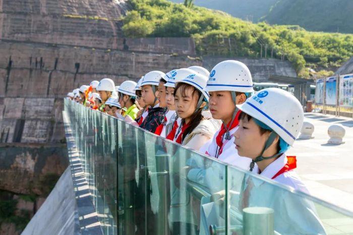 三峡娃娃行，，“研学”白鹤滩 