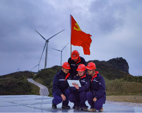 中国三峡集团团委组织团员青年认真收听收看党的二十大开幕盛况 