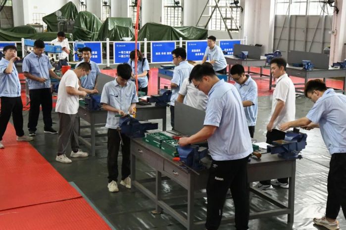 而立三峡，，，，，青年有为！3个青年整体获评“天下青年文明号” 