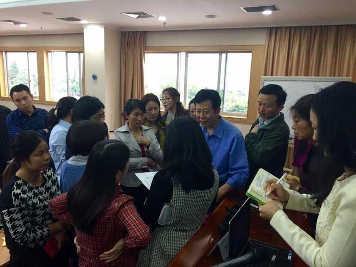 集团工会2015职工康健讲坛第七讲在宜举行 